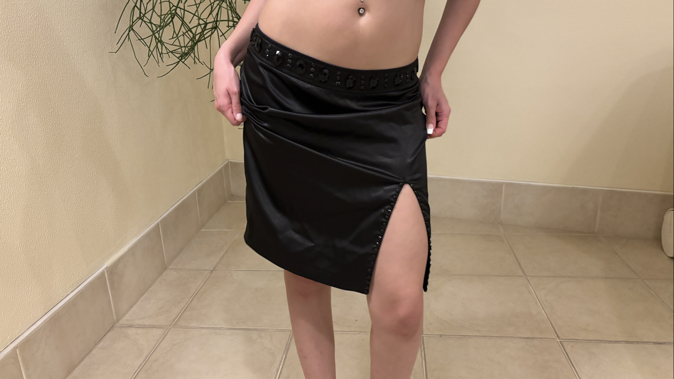 Embellished slit skirt