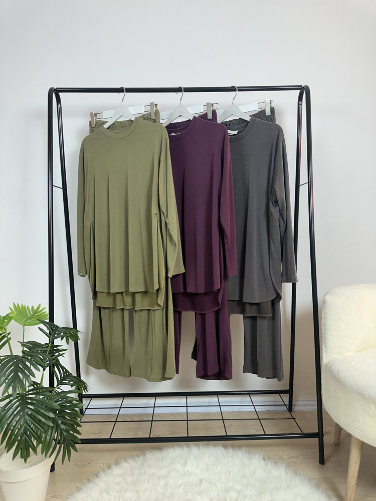 Yanı yırtmaçlı pantolon takım