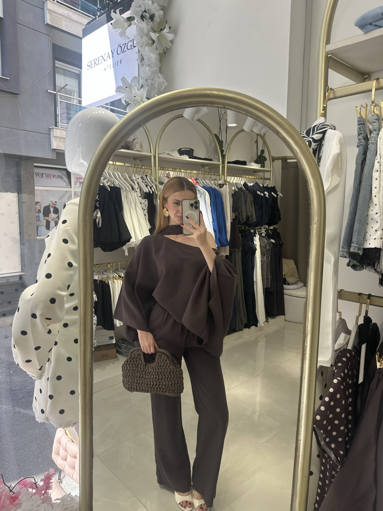 Kahve Fularlı Takım