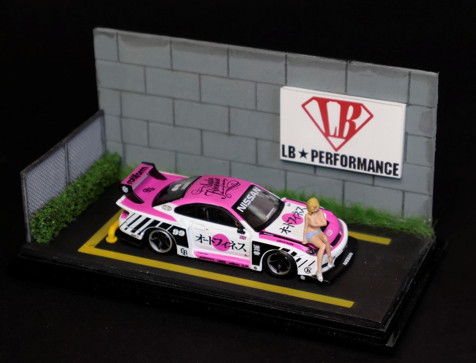 1/64 Parking Lot Diorama Display Case. (Araç Dahil Değildir)