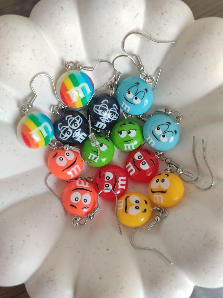 M&M's Küpeler