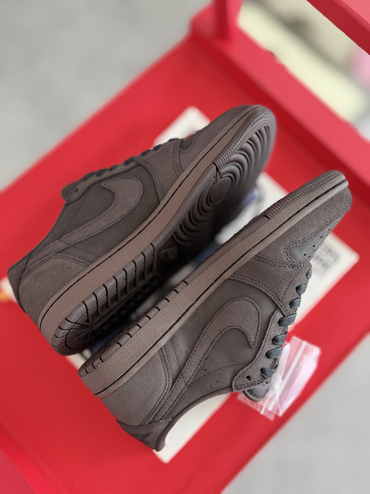 Air Jordan 1 Retro Low OG SP x Travis Scott 'Velvet Brown'
