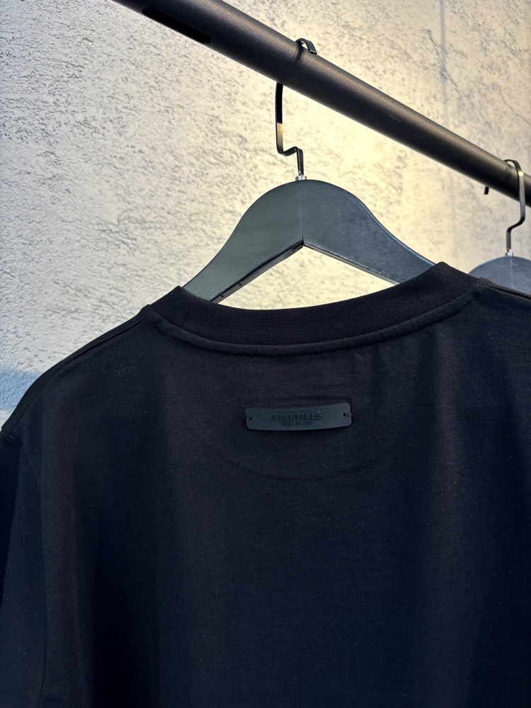 ESSENTIALS Premium Tshirt