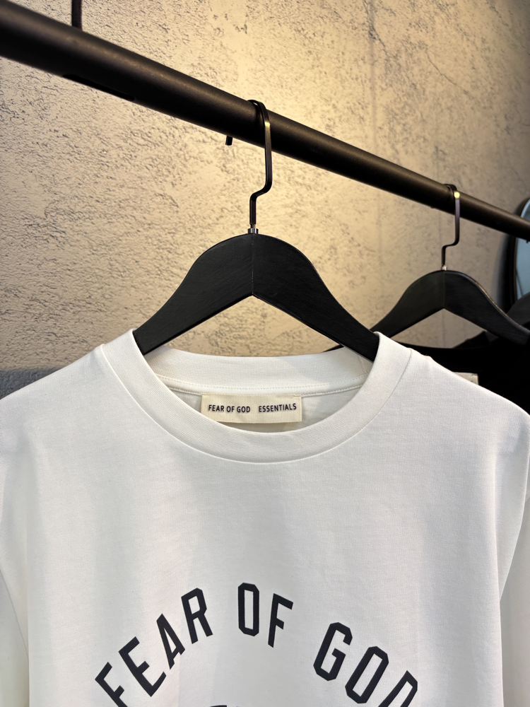 ESSENTIALS Premium Tshirt