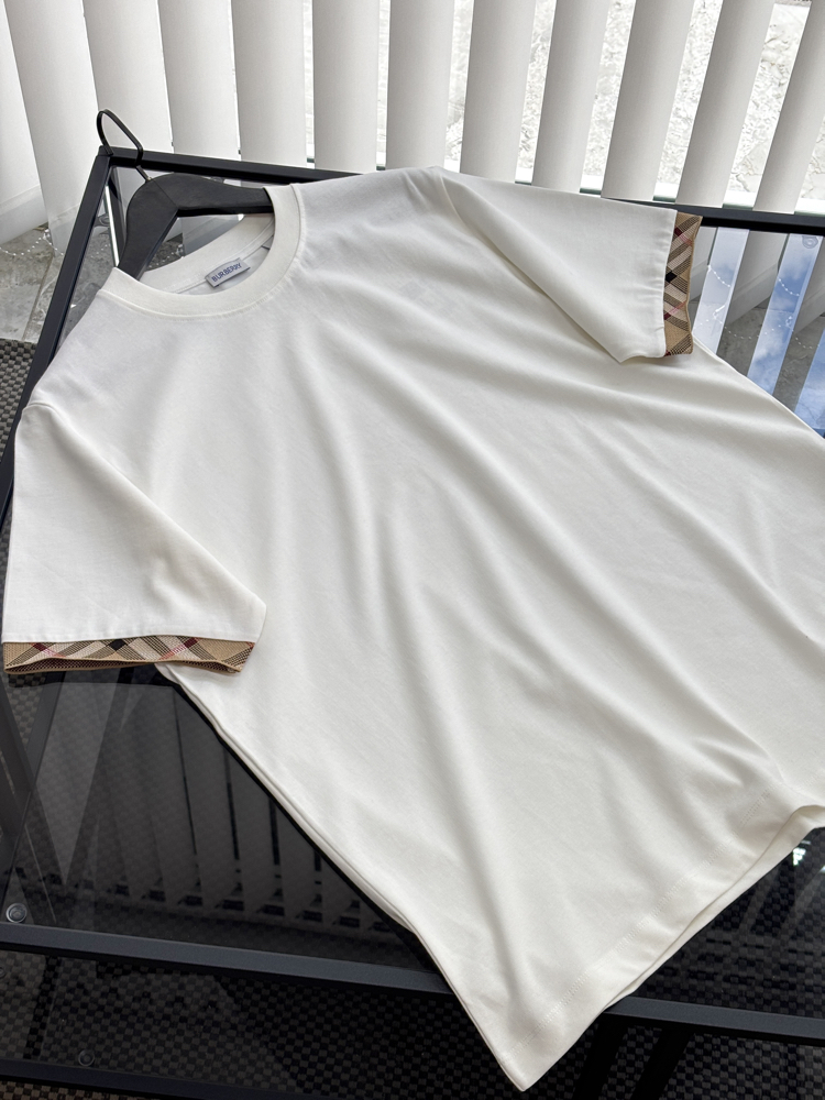 BURBERRY Premium Tshirt