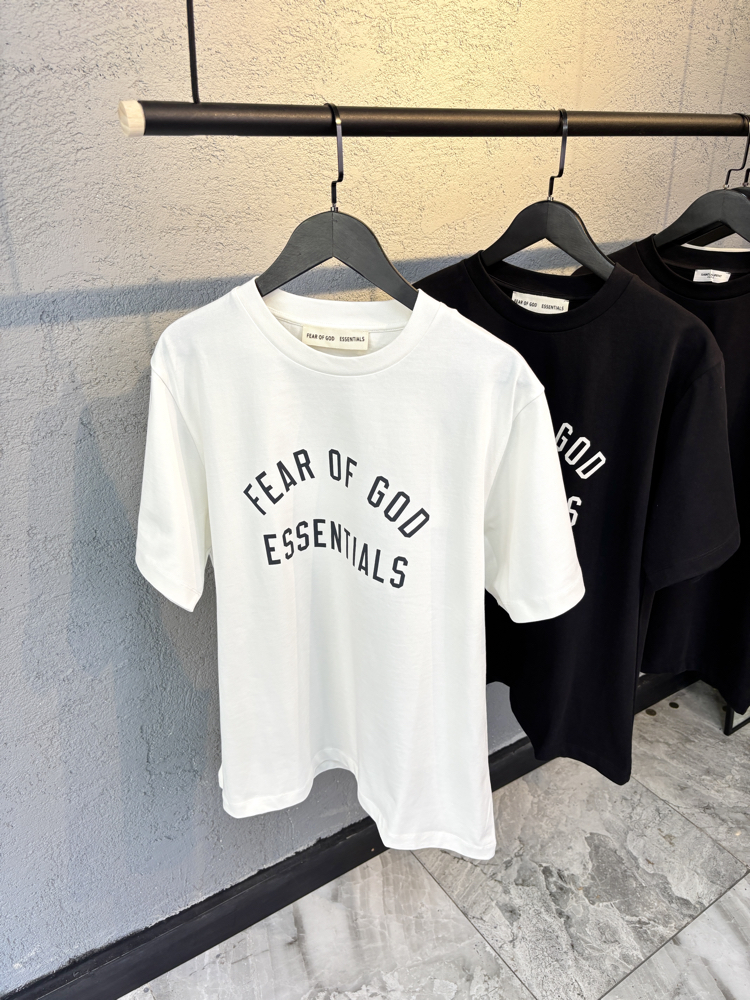 ESSENTIALS Premium Tshirt
