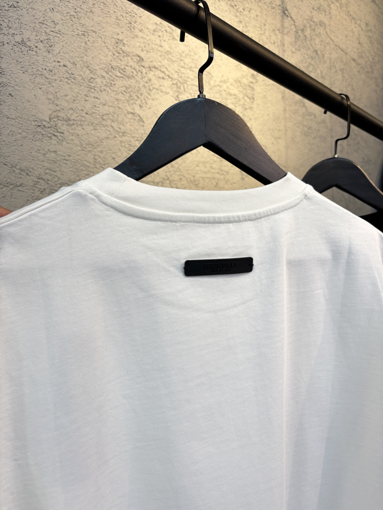 ESSENTIALS Premium Tshirt