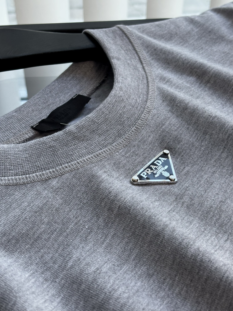 PRADA Premium Tshirt 