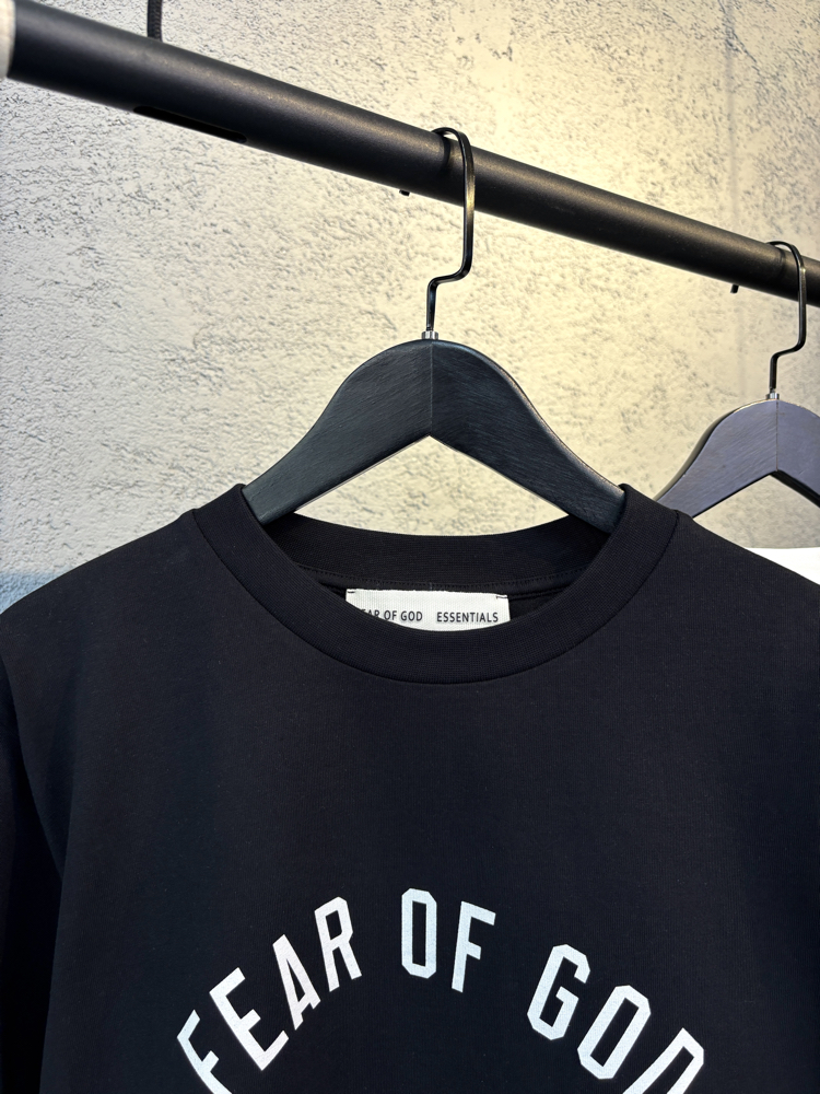 ESSENTIALS Premium Tshirt