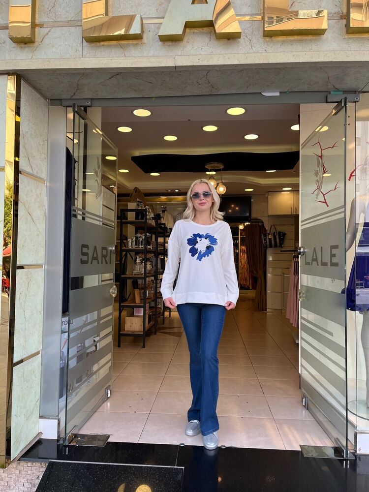 Sweatshirt