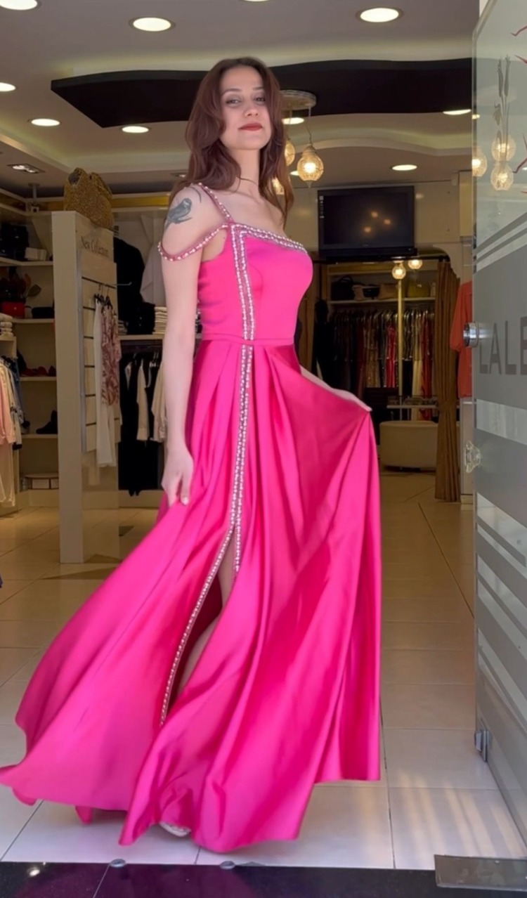 Işıltılı Zincirli Pembe Elbise