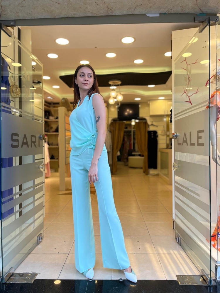 Krep Bağlamalı Kolsuz Şık Bluz