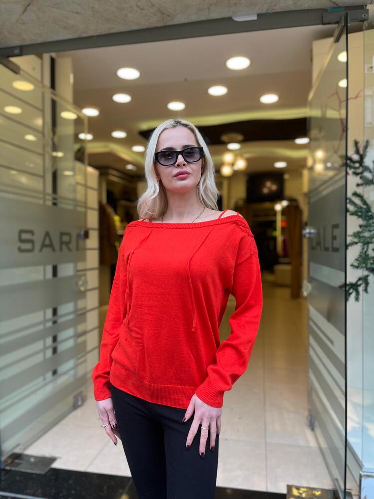 KIRMIZI TRİKO