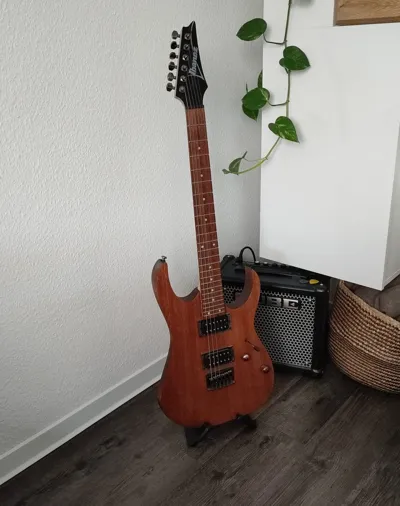 Elektro gitar standı