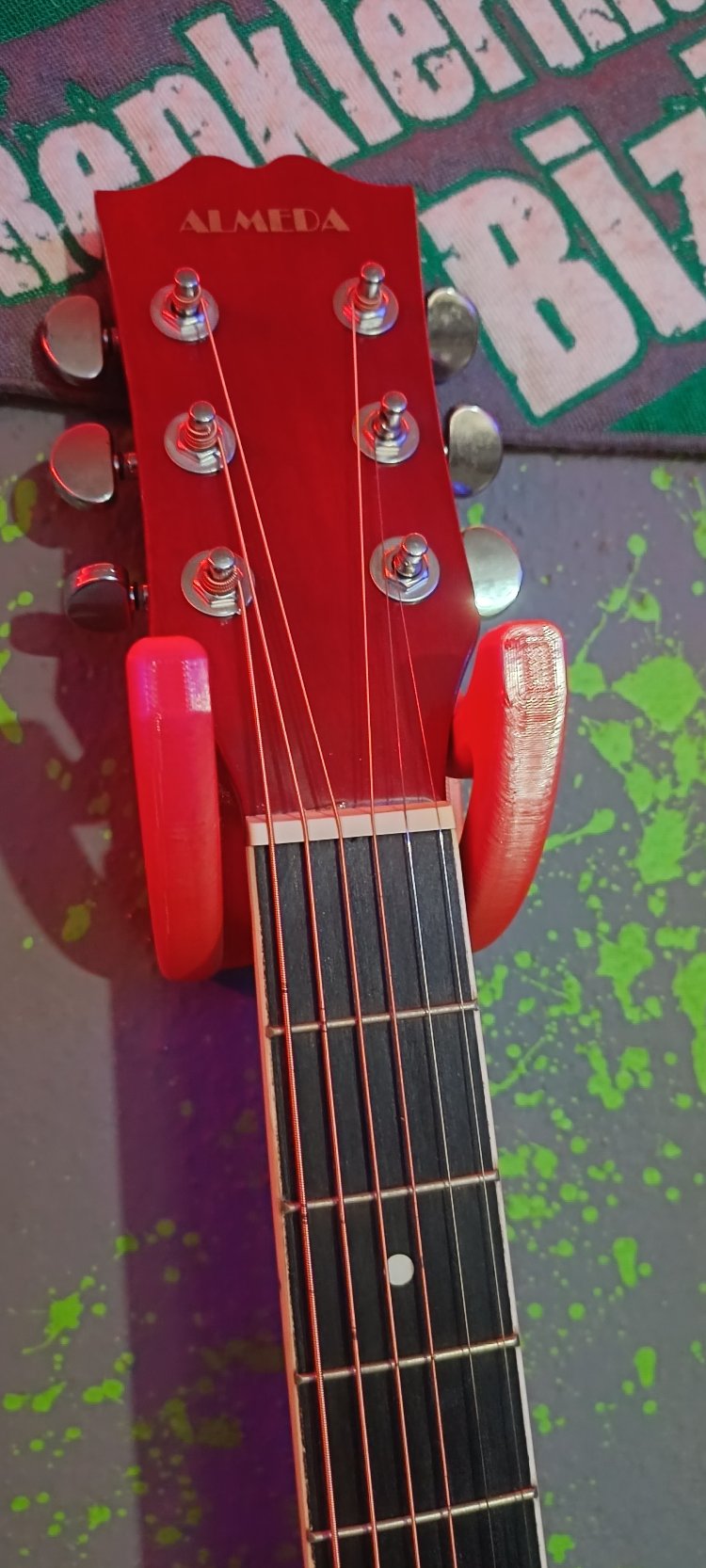 Gitar askı aparatı