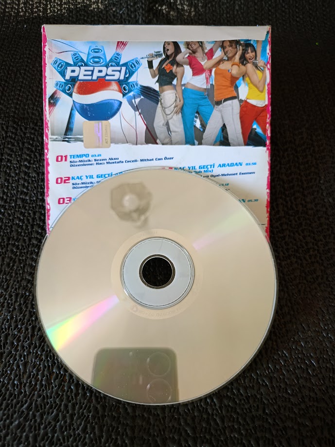 HEPSİ - TEMPO ve KAÇ YIL GEÇTİ ARADAN, PEPSI' DEN ÖZEL ALBÜM,SINGLE CD 2.EL.