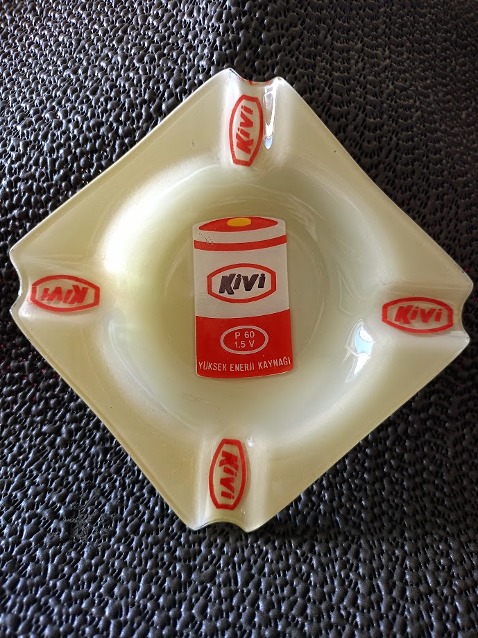 KİVİ REKLAMLI CAM KÜLLÜK. 70 - 80 NADİR KUSURSUZ.