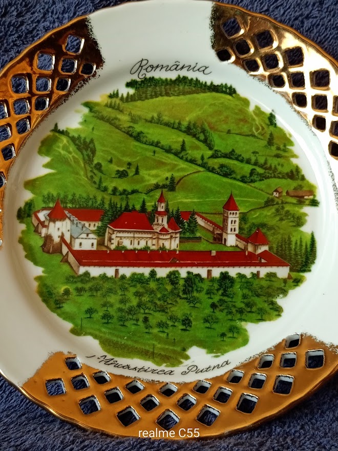 ROMANYA PUTNA MANASTIRI GÖRSELLİ DEKORATİF TABAK.