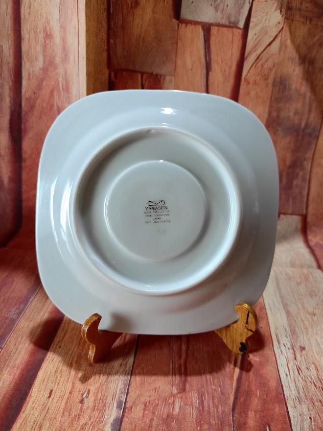 YAMASEN 24 CT GOLD COLLECTION FINE PORCELAIN JAPAN.