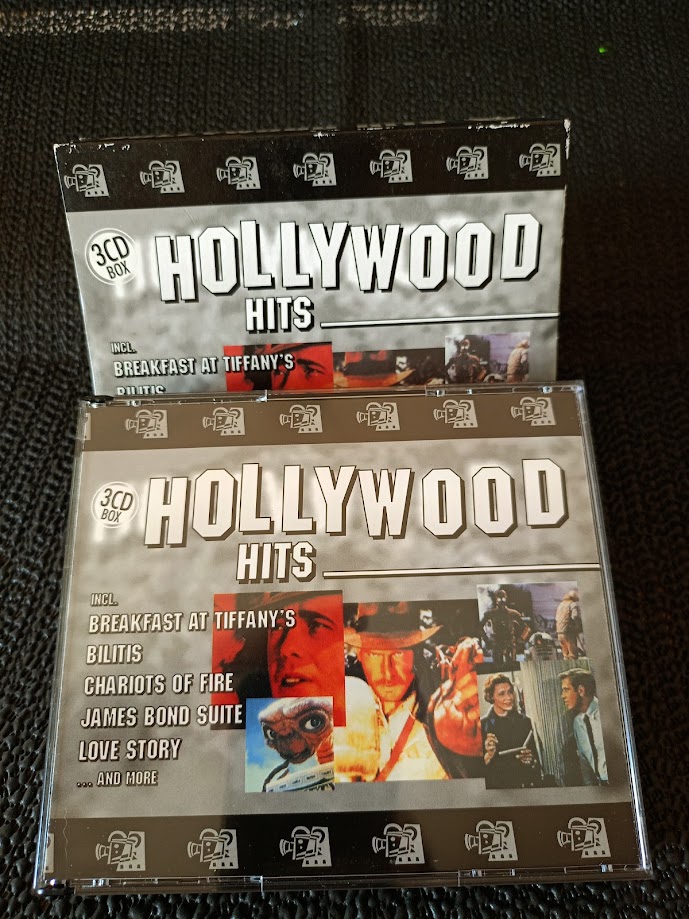 HOLLYWOOD HITS 3 CD LİK BOX SET den OLUŞMAKTADIR.
