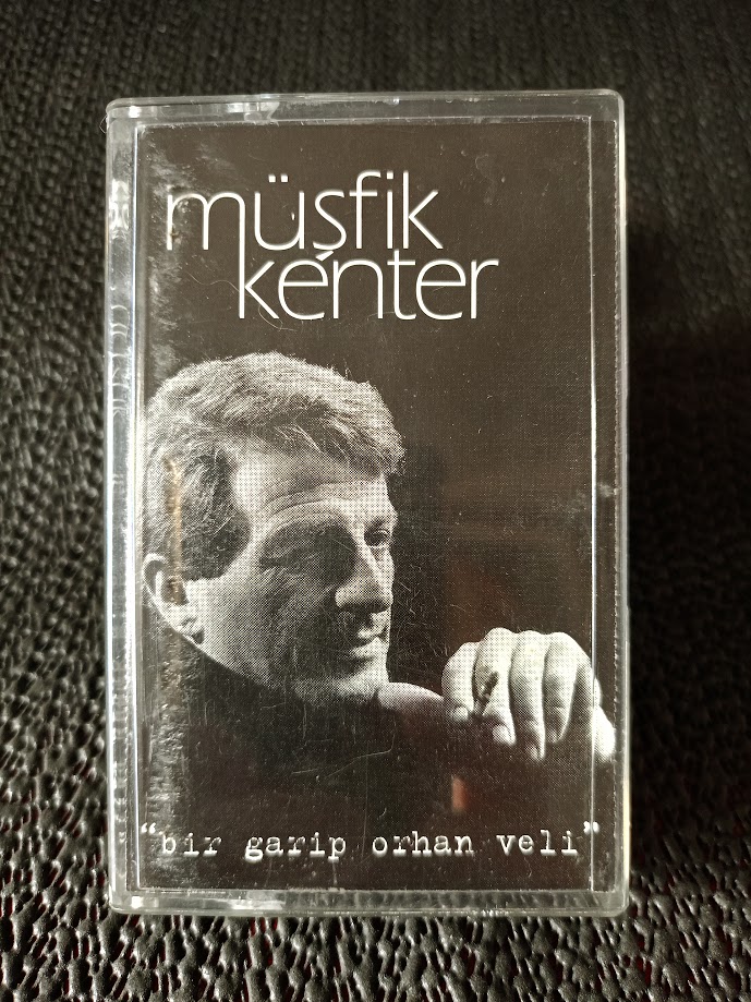 MÜŞFİK KENTER - BİR GARİP ORHAN VELİ. KASET..