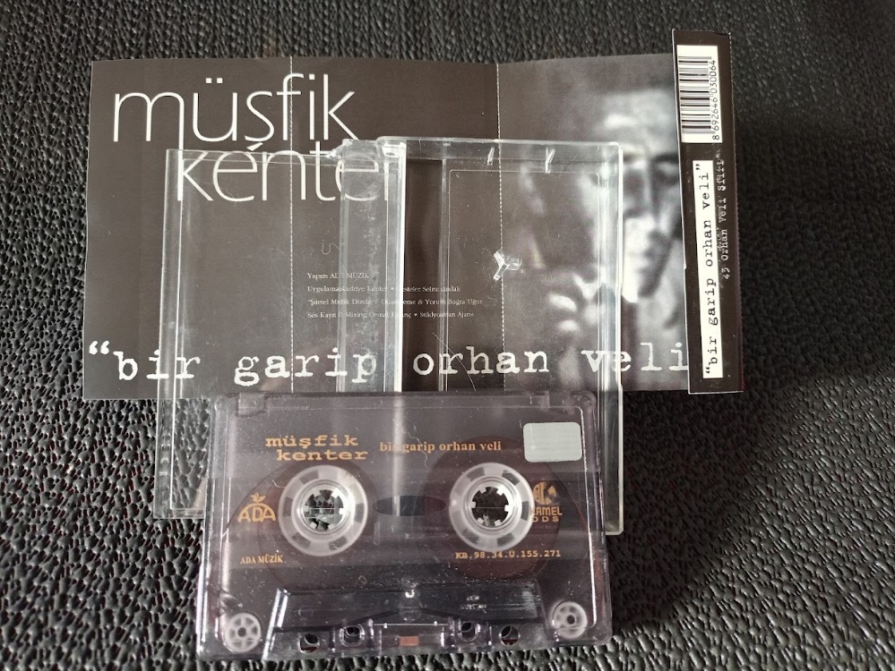 MÜŞFİK KENTER - BİR GARİP ORHAN VELİ. KASET..