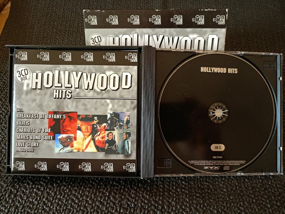 HOLLYWOOD HITS 3 CD LİK BOX SET den OLUŞMAKTADIR.