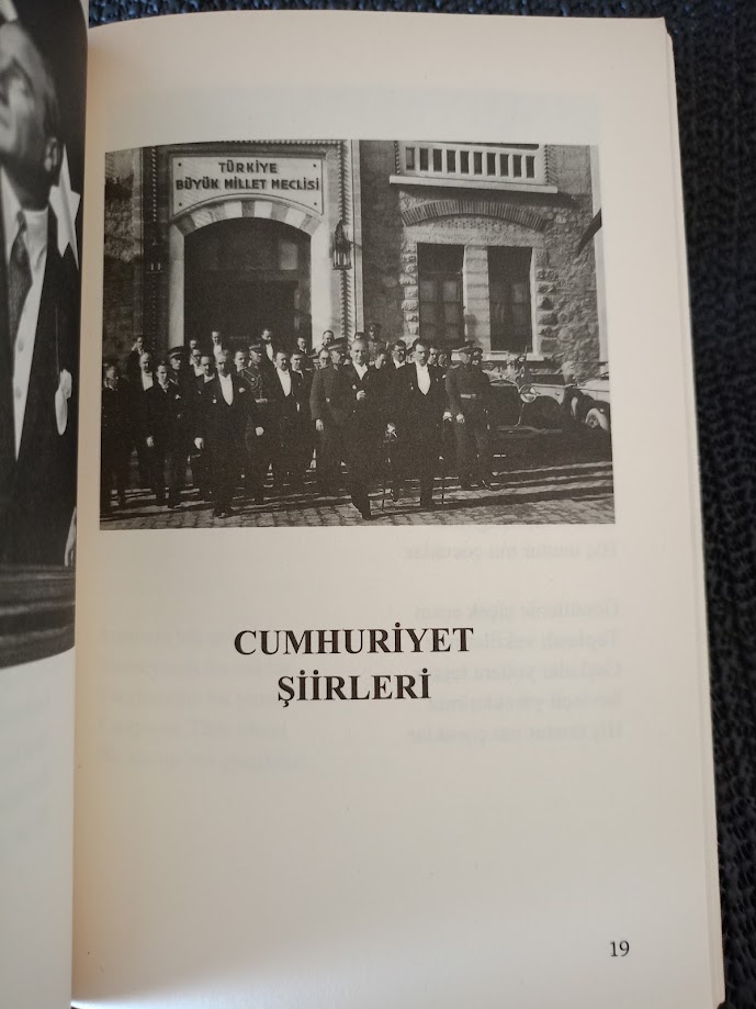 ATATÜRK-CUMHURİYET ŞİİRLERİ VE ANILAR ( İMZALI )