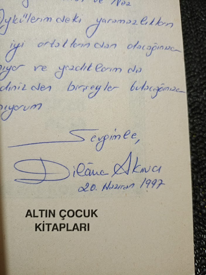 BETONLAR ÇİÇEK AÇSA - DİLARA AKINCI- İMZALI..