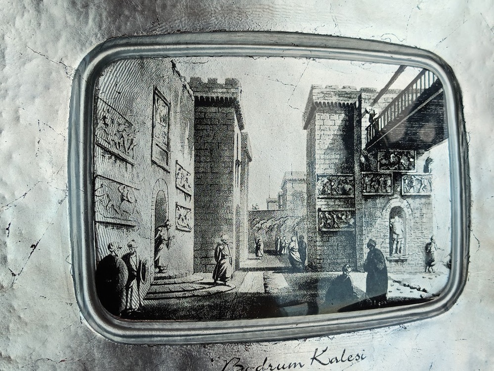 BODRUM KALESİ GRAVÜRLÜ PAŞABAHÇE DEKORATİF CAM TABAK.ÇOK NADİR.