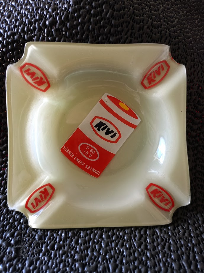 KİVİ REKLAMLI CAM KÜLLÜK. 70 - 80 NADİR KUSURSUZ.