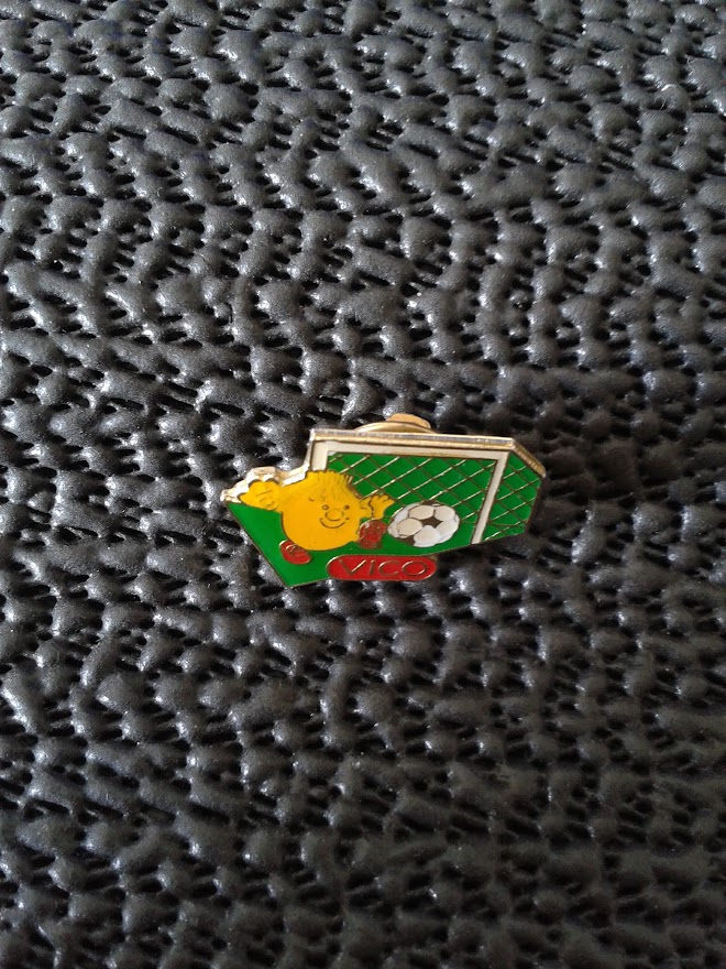 VICO FUTBOLCU PIN ROZET. NADİR,VINTAGE.