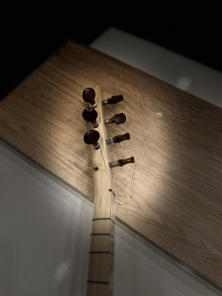 Oyma dut çöğür bağlama