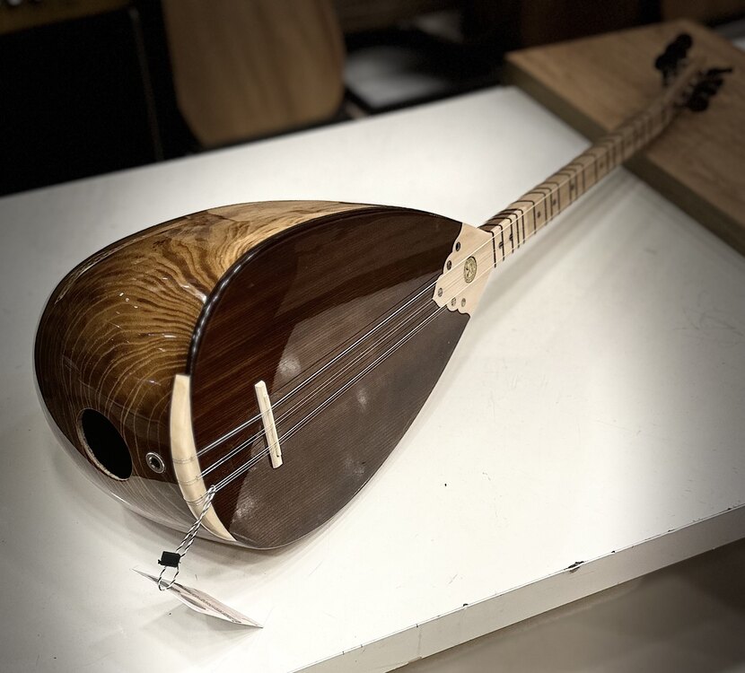 Oyma dut çöğür bağlama