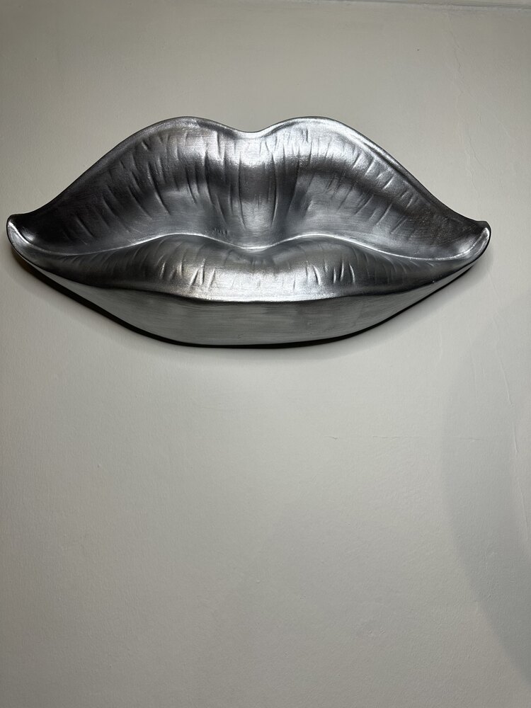 Silver Dudak Heykeli