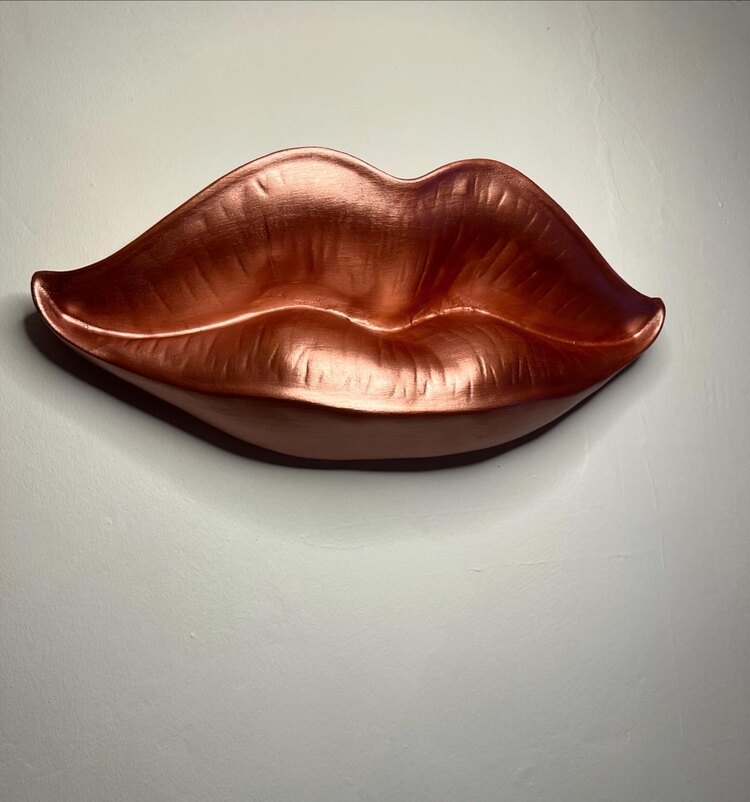 Rose Gold Metalik Dudak Heykel