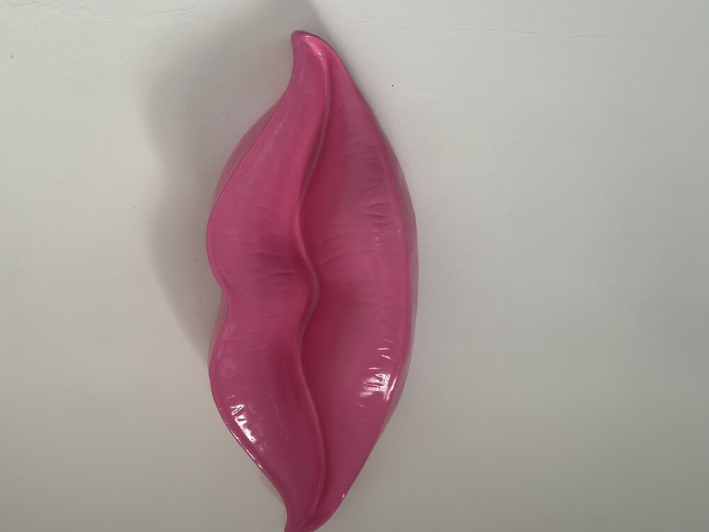 Pembe Dudak Heykeli