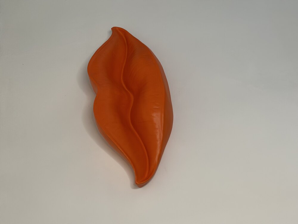 Orange Dudak Heykeli