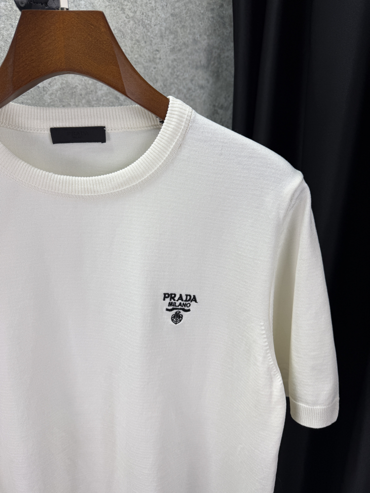  PRADA Premium T-shirt