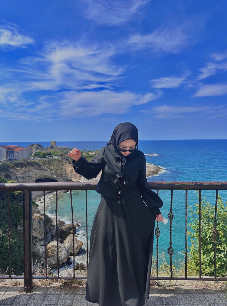 SİYAH ETEKLİ TAKIM