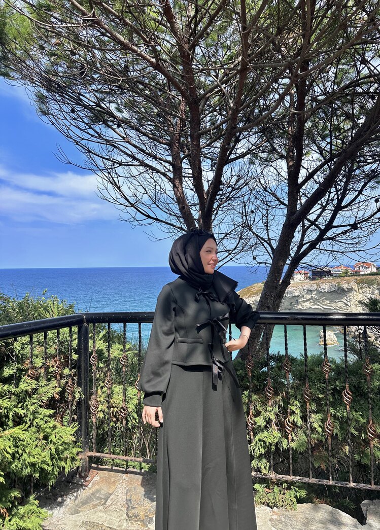 SİYAH ETEKLİ TAKIM
