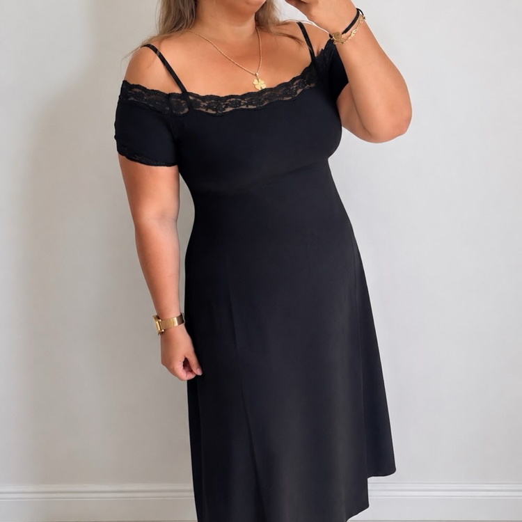 Dantel Detay Midi Model Elbise