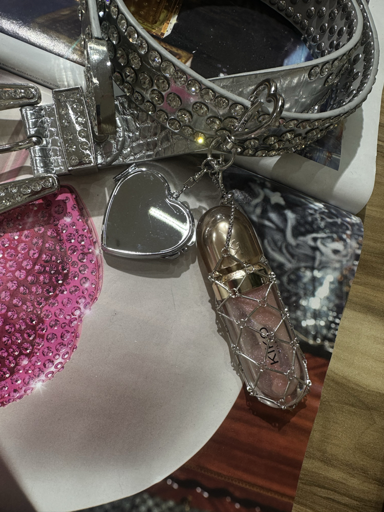 GLOSS CHARM