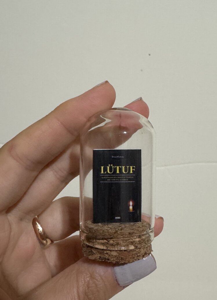 3 adet tüpte mini kitap