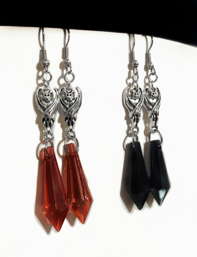 Gotik yarasa küpe