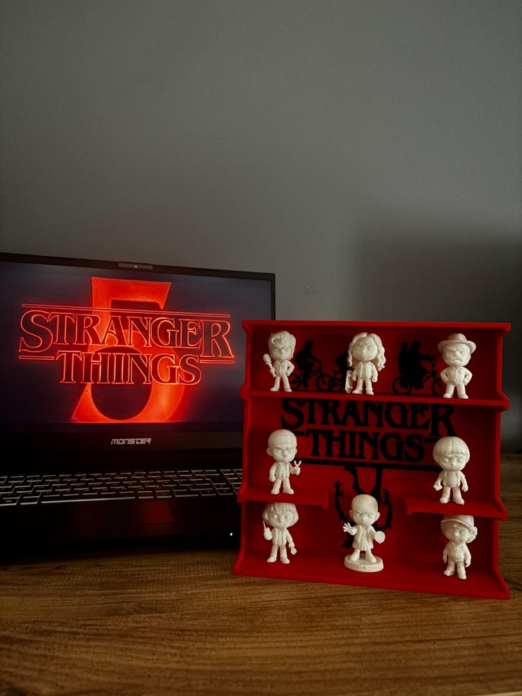 Stranger Things Figür Seti ve 20cm Standı