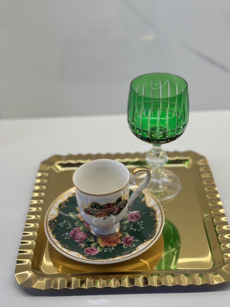 Gold Kıvrımlı Kare Tepsi