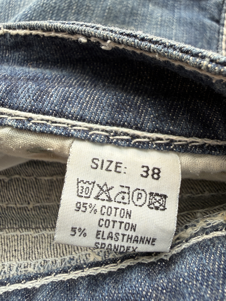 Düşük Bel Dikiş Detaylı Denim Şort