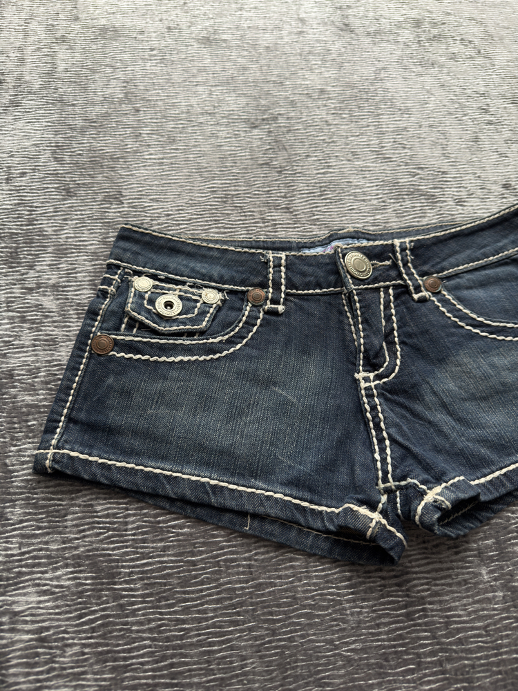 Düşük Bel Dikiş Detaylı Denim Şort