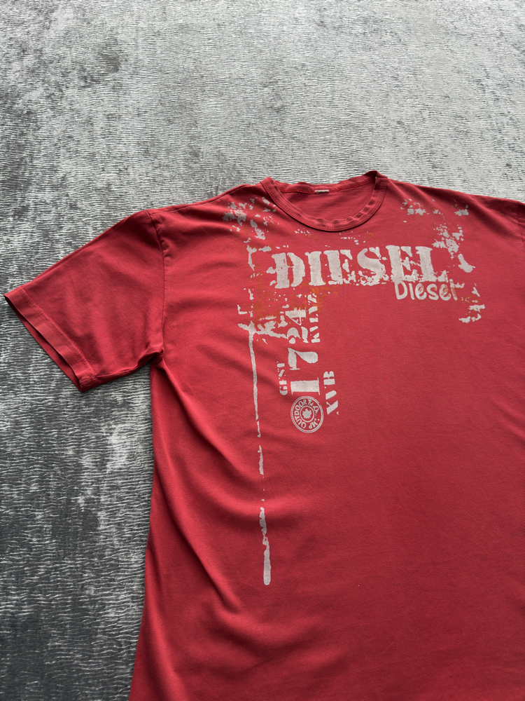 Diesel Kırmızı Baskı Detaylı Tişört